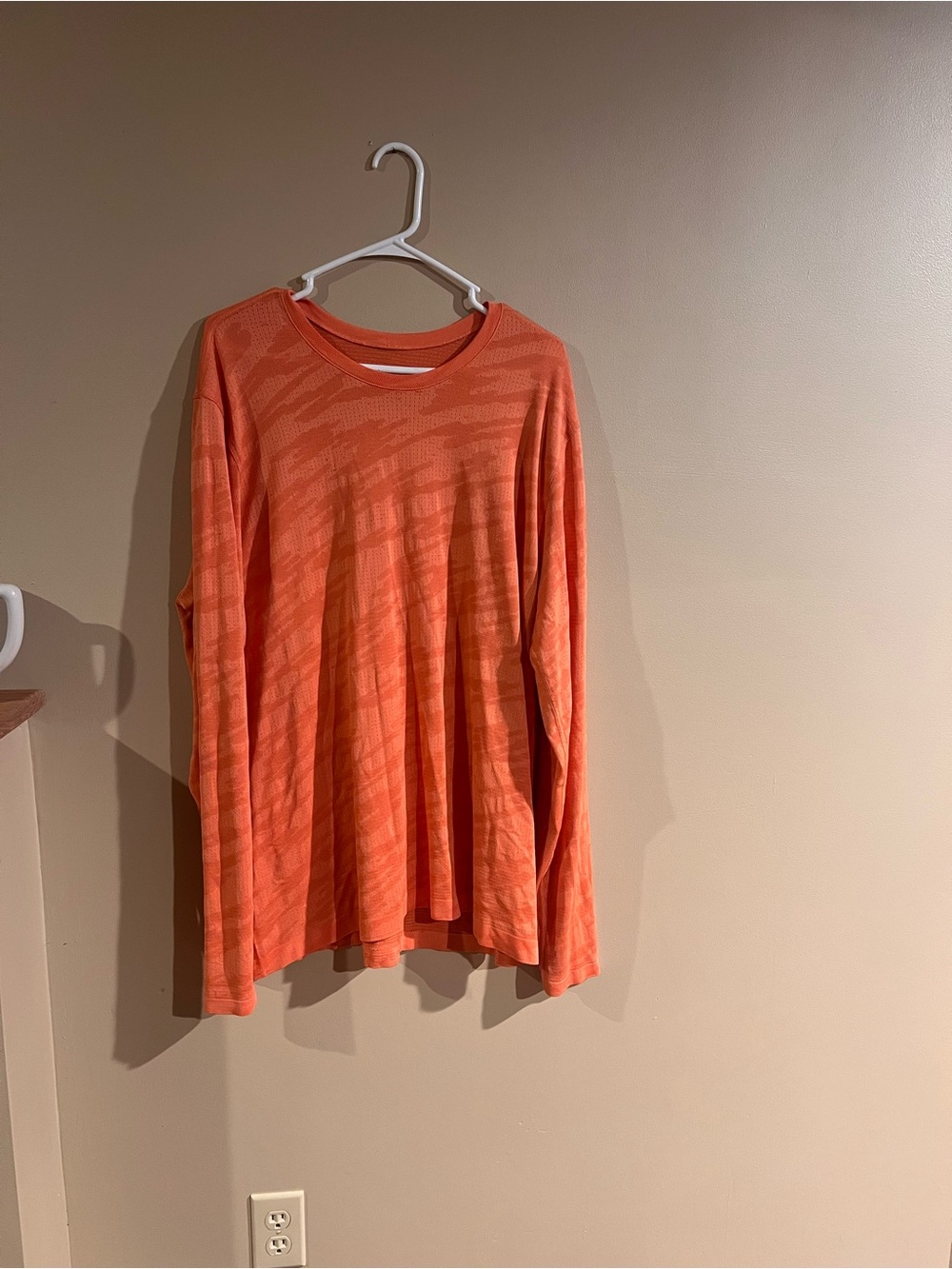 Lululemon Men's XXL Burnt Orange Metal Vent Tech Perforated Tiger Stripe